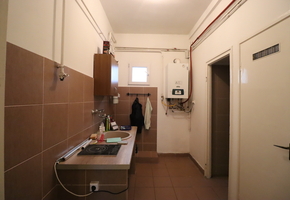 Budapest VIII. kerület Józsefváros 251nm jó állapotú raktár kiépített irodával, szociális blokkal kiadó