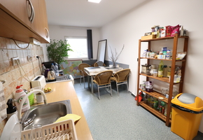 Budapest XXI. kerület Csepel Művek, 1700nm daruzott szabad terület, 2400nm-es telken 100nm irodaépület kiadó