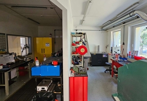 Pest megye Budaörs ipari park (BITEP), 275nm-es, földszinti iroda-műhely, raktár vegyes funkciójú egység kiadó