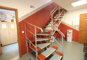 Budapest XXI. kerület Csepel Művek, 1700nm daruzott szabad terület, 2400nm-es telken 100nm irodaépület kiadó