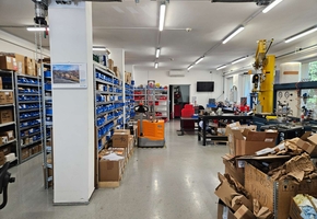 Pest megye Budaörs ipari park (BITEP), 275nm-es, földszinti iroda-műhely, raktár vegyes funkciójú egység kiadó