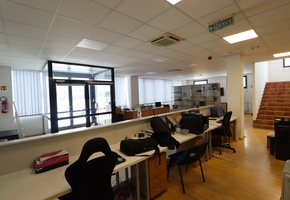 Pest megye Sóskút újszerű, önálló telephely, 2120nm raktár, 440nm kétszintes iroda terület 6600nm-es telken kiadó 