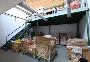 Budapest VIII. kerület Józsefváros 251nm jó állapotú raktár kiépített irodával, szociális blokkal kiadó