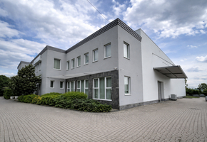 Budapest III. kerület Óbuda önálló telephely, 5666nm-es telken korszerű telephely, 2573nm-es épület kiadó