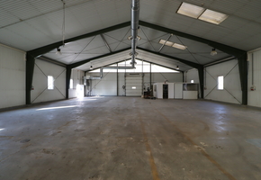 Pest megye Sződ önálló telephely 4HA telken 2777nm raktár, műhely, iroda épület eladó