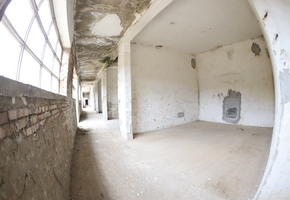 Pest megye Iklad iparterület önálló telephely 22.500nm-es telken 1098nm felújítandó épületegyüttes eladó