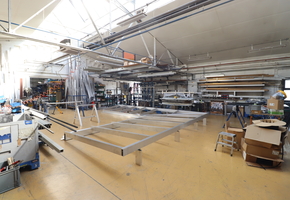 Budapest XXI. kerület Csepel Művek, bruttó 960nm-es fűtött, klimatizált iroda-bemutató terem-műhely funkciójú épület, 1124nm telekkel eladó