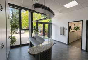 Budapest III. kerület Óbuda önálló telephely, 5666nm-es telken korszerű telephely, 2573nm-es épület kiadó