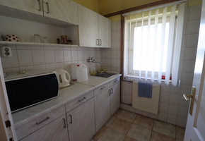 Budapest X. kerület Kőbánya, önálló telephely, 2696nm-es telken 1134nm-es kétszintes ipari ingatlan eladó