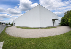 Budapest III. kerület Óbuda önálló telephely, 5666nm-es telken korszerű telephely, 2573nm-es épület kiadó