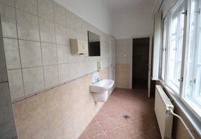 Budapest XV. kerület önálló telephely, 2 részből álló 505nm fűtött műhely kiadó