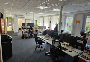 Pest megye Budaörs ipari park (BITEP), 275nm-es, földszinti iroda-műhely, raktár vegyes funkciójú egység kiadó