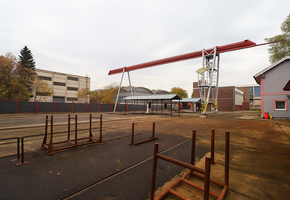 Budapest XXI. kerület Csepel Művek, 1700nm daruzott szabad terület, 2400nm-es telken 100nm irodaépület kiadó