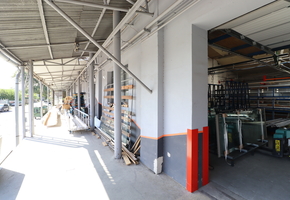 Budapest XXI. kerület Csepel Művek, bruttó 960nm-es fűtött, klimatizált iroda-bemutató terem-műhely funkciójú épület, 1124nm telekkel eladó