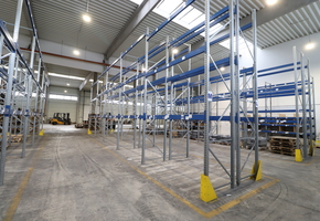 Pest megye Sóskút újszerű, önálló telephely, 2120nm raktár, 440nm kétszintes iroda terület 6600nm-es telken kiadó 