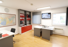 Budapest XXI. kerület Csepel Művek, 1700nm daruzott szabad terület, 2400nm-es telken 100nm irodaépület kiadó